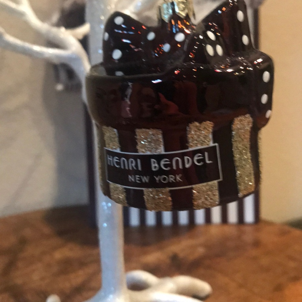 Heneri Bendel Ornament